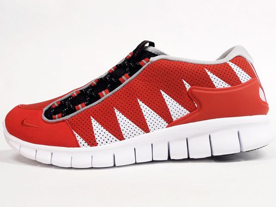 NIKE FOOTSCAPE FREE SAWTOOTH PACK RED